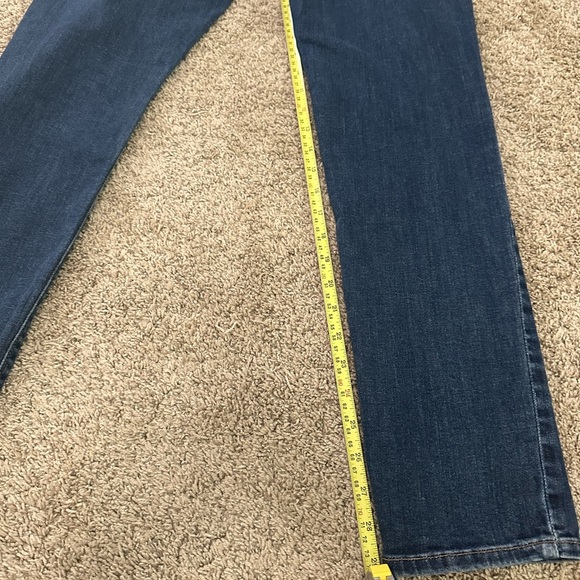 Eddie Bauer classic blue denim Jeans. - Picture 9 of 12
